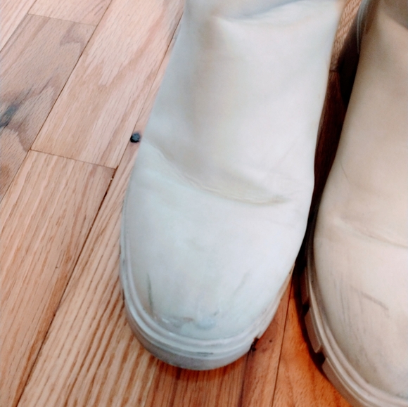 Qupid cream military style ankle boots with small platform.  Has some scuffs on - Picture 3 of 8